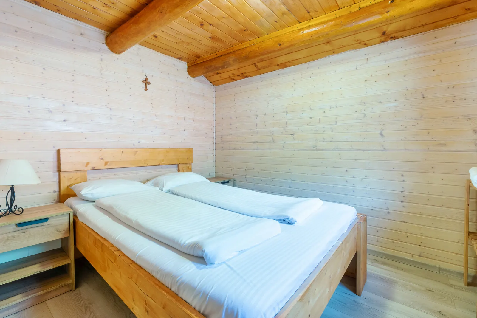 Dormitor cu pat dublu