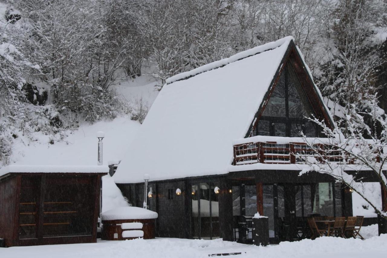 Cabană A-frame din Complexul Valea Moșului, Petroșani, iarna