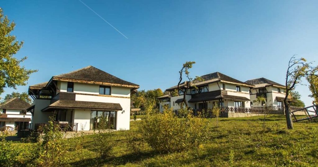 satul prunilor locatie team building romania