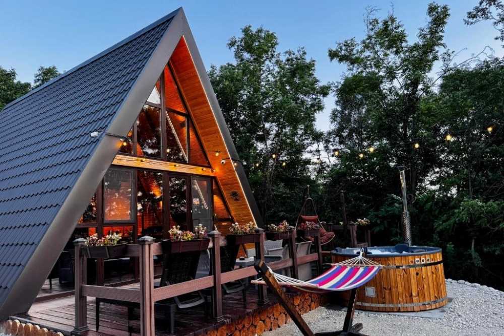 Cabanele Galaxy (Luna & Terra) - A-Frame cu ciubăr 
